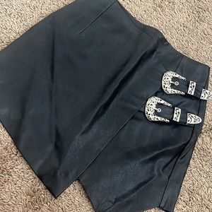 Black skirt. Size S.